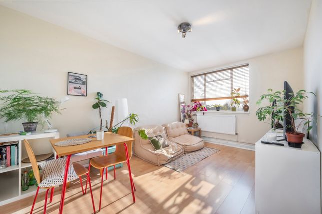 Bevin Court, Cruikshank Street... 2 bed flat for sale