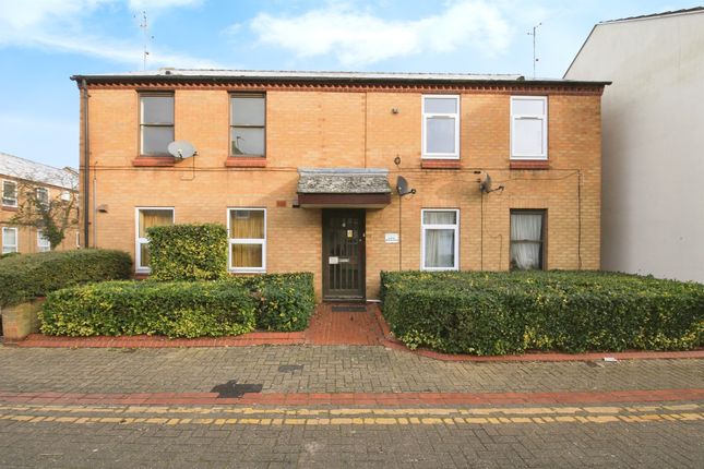 1 bedroom ground floor flat for sale
