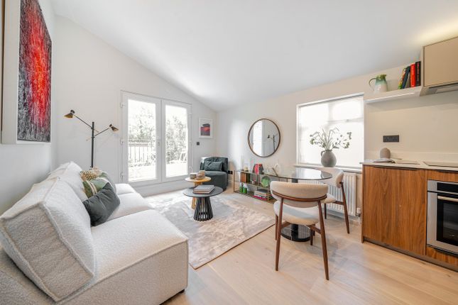 Ravenslea Road, Balham SW12 2 bed flat for sale