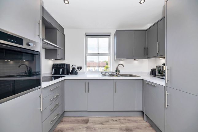 Woodcock Road, Royston SG8 2 bed apartment for sale