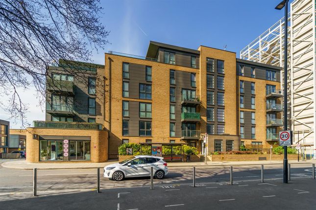 Vale Court, Brentford TW8 1 bed apartment for sale