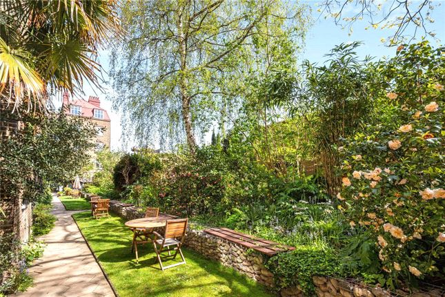 Prince of Wales Drive, London, SW11 2 bed apartment for sale