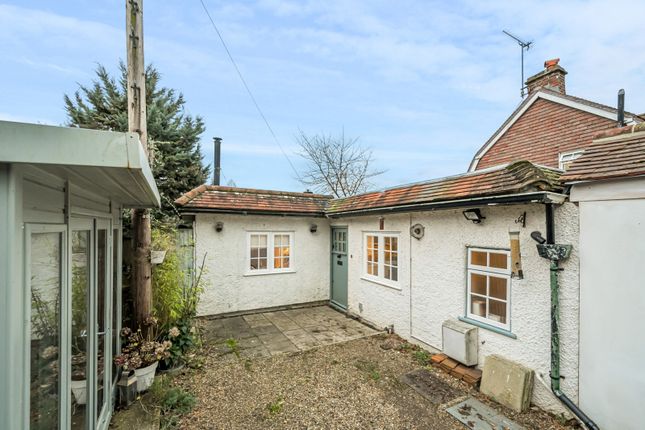 Hill Cottages, Hare Hatch RG10 3 bed end of terrace house for sale