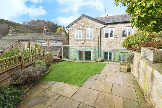 Old Road, Hyde SK14 2 bed detached house for sale