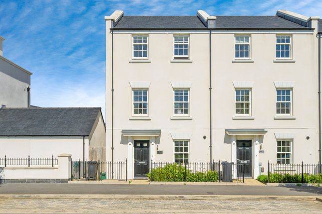 4 bedroom end of terrace house for sale