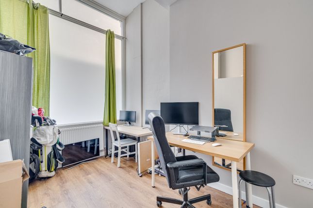 Salisbury Pavement, Dawes Road, London 3 bed flat for sale