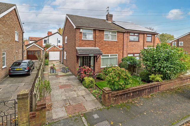 Village Close, Thelwall, Warrington 3 bed semi