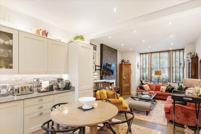 Fulham Palace Road, Fulham, London, SW6 3 bed apartment for sale