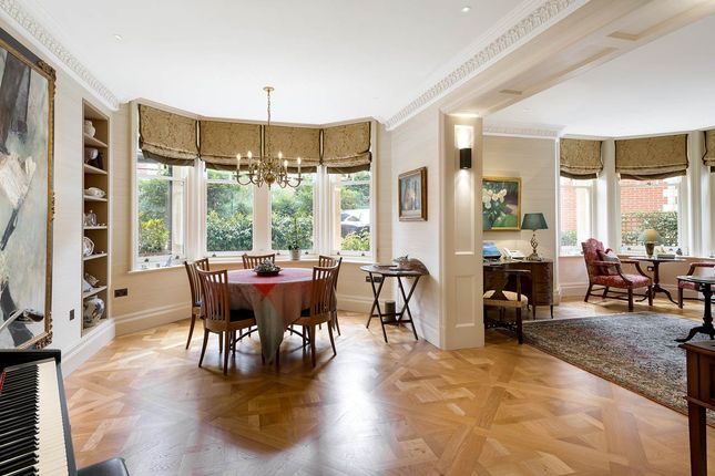 York House Place, Kensington, London 4 bed flat for sale