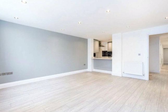 Colney Hatch Lane, London, N10 2 bed apartment for sale