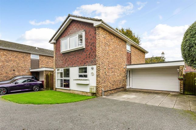 Chestnut Walk, Tangmere, PO20 4 bed detached house for sale