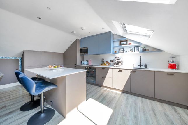 3 bedroom flat for sale
