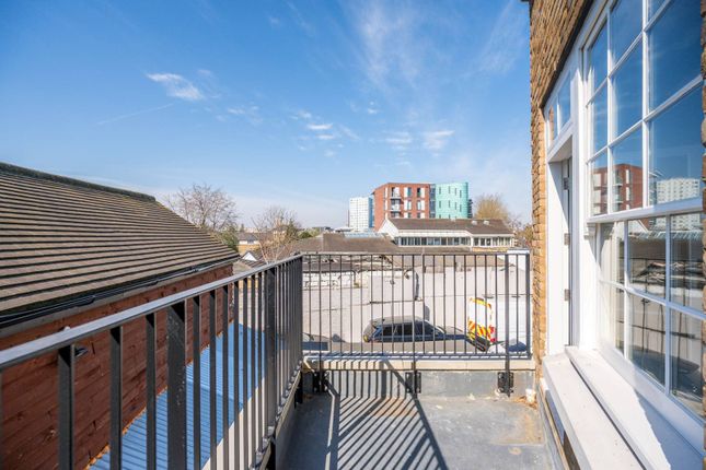 London SE8 2 bed flat for sale