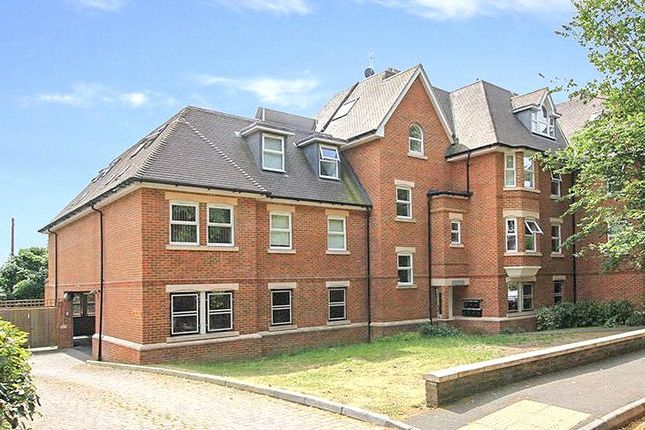 Constitution Hill, Surrey GU22 2 bed flat for sale