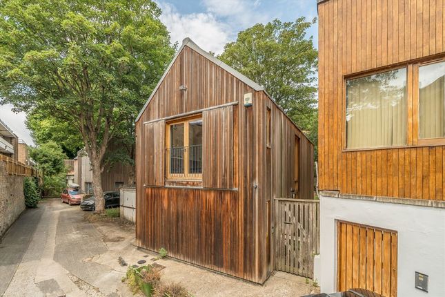 Scoble Place, London N16 2 bed detached house for sale