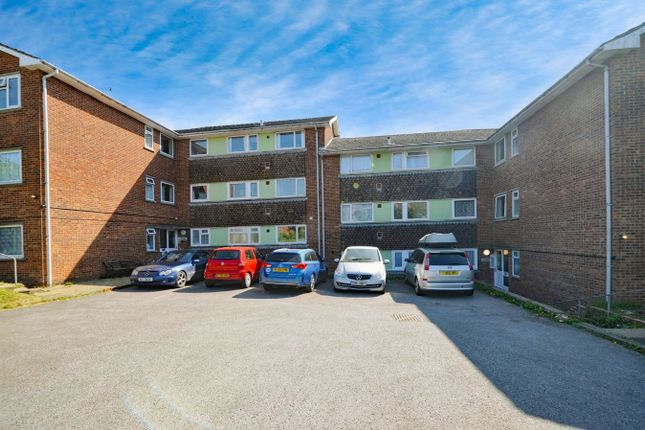 3 bedroom flat for sale