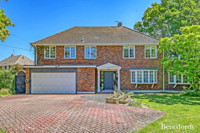 5 bed detached house