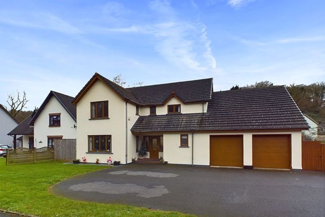 5 bed detached house