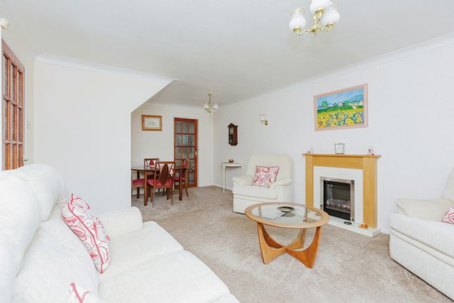 2 bed detached house