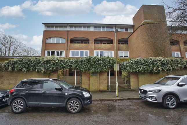Grimston Gardens, Folkestone, CT20 3 bed ground floor flat for sale