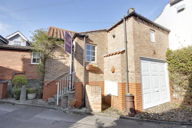 Hogg Lane, Kirk Ella 2 bed cottage for sale