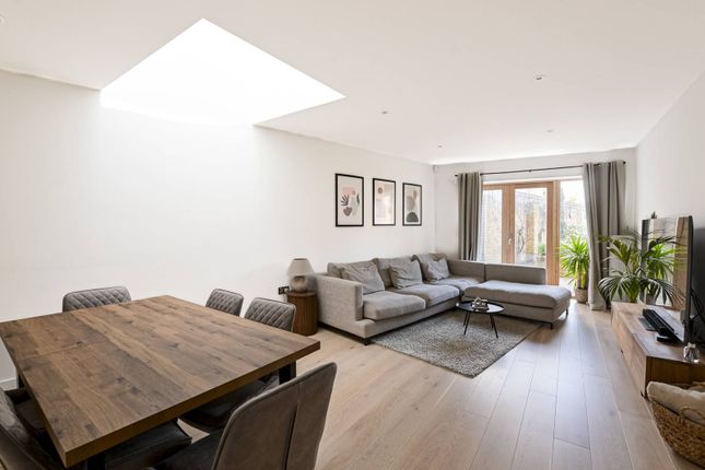 Rodmill Lane, Brixton Hill, LONDON, SW2 2 bed end of terrace house for sale
