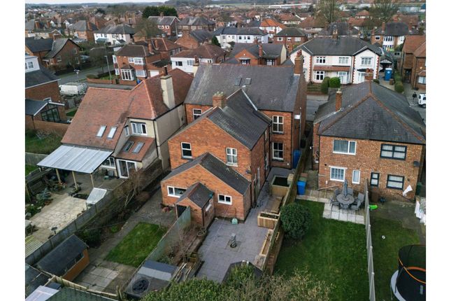 4 bedroom semi-detached house for sale