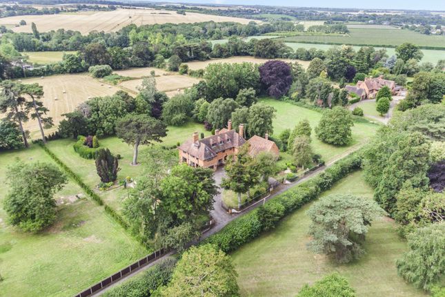 6 bed detached house