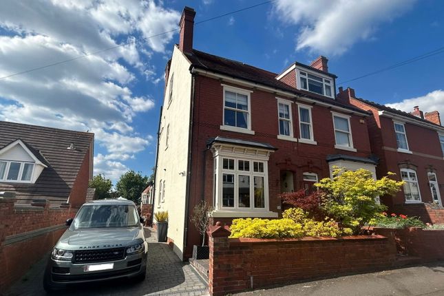 Redhall Road, Lower Gornal DY3 3 bed semi
