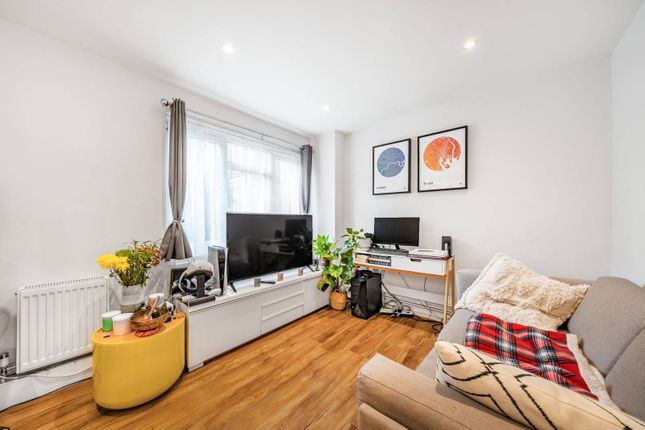 Gover Court, Stockwell, London, SW4 1 bed flat for sale