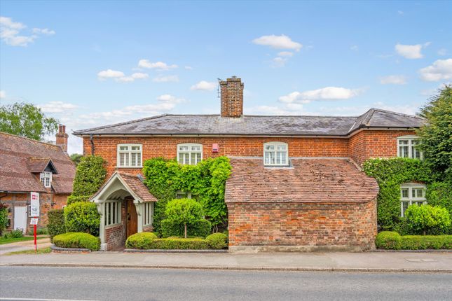 Southington, Overton, Basingstoke... 4 bed link detached house for sale