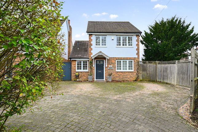 Glaziers Lane, Guildford GU3 4 bed detached house for sale