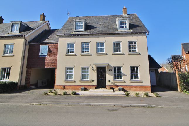 5 bed detached house