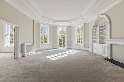 Virginia Water 2 bed apartment for sale