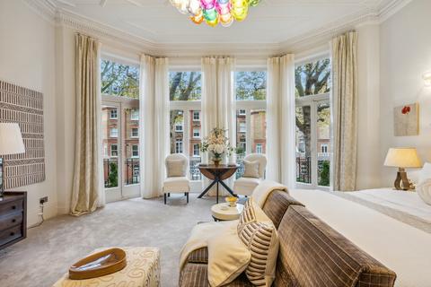 Egerton Gardens, Knightsbridge Flat for sale