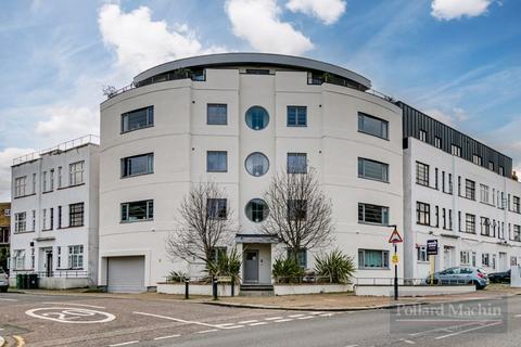 111 Catford Hill, Catford 2 bed apartment for sale