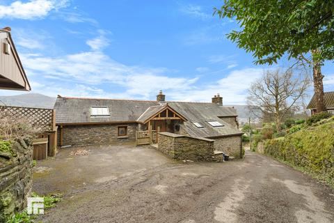 6 bedroom cottage for sale