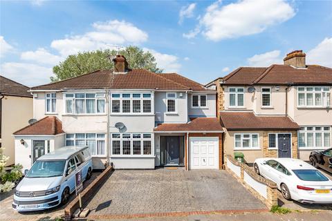 Primrose Glen, Hornchurch, RM11 4 bed semi