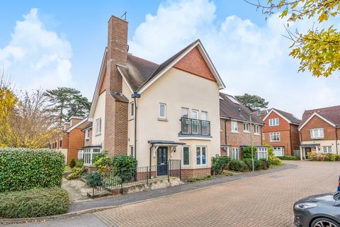 Ashtead 2 bed apartment for sale