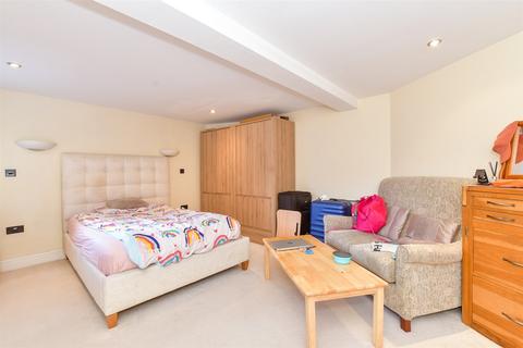 Springwell, Havant, Hampshire 2 bed ground floor flat for sale