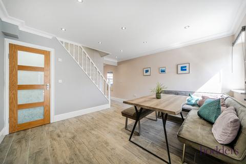 Albert Road, Addlestone, Surrey, KT15 2 bed semi