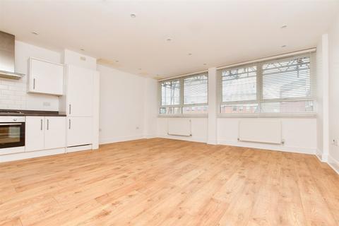 Sussex House, East Grinstead RH19 2 bed flat for sale