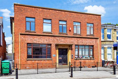 Elm Grove, Southsea, Hampshire 2 bed flat for sale