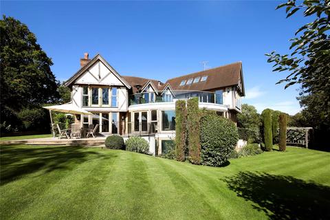 Harpsden Way, Henley