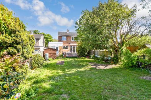 Gilmour Rise, Billericay CM12 3 bed semi
