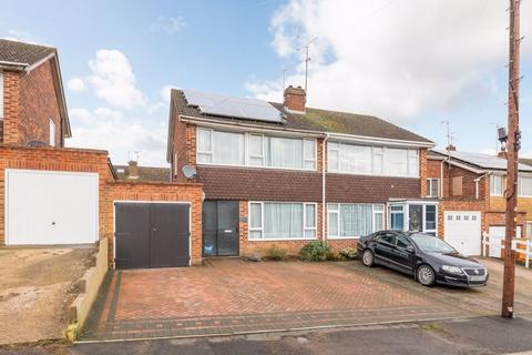 18 Morris Drive, Banbury 3 bed semi