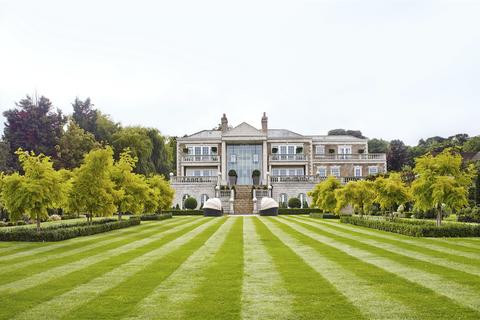 High Beech, Loughton, Essex, IG10 6 bed detached house for sale