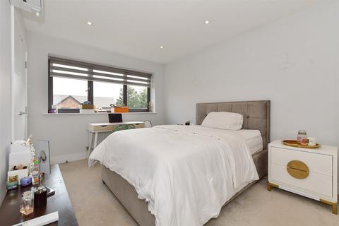 Park View, Chigwell, Essex 3 bed detached house for sale