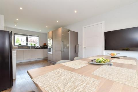 Park View, Chigwell, Essex 3 bed detached house for sale