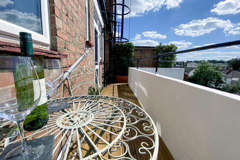 High Street, Croydon 2 bed apartment for sale